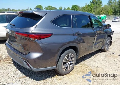2021 Toyota Highlander Xle z USA, uszkodzony, nr VIN 5TDGZRAH2MS519387